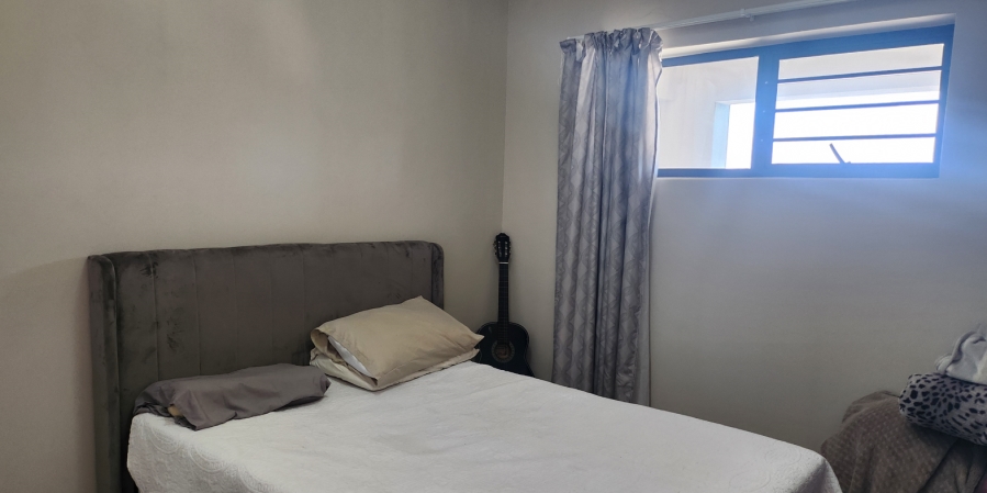 1 Bedroom Property for Sale in Oakglen Western Cape